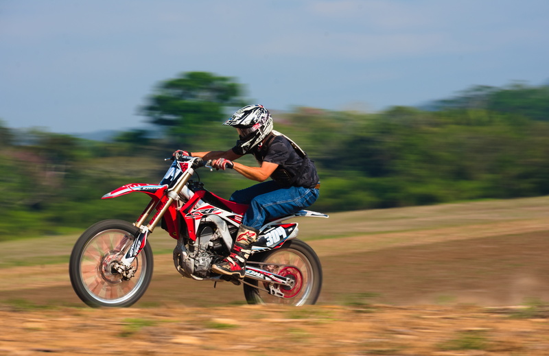 rider, fast, sports clothing, real people, race, riding, sports helmet, land, offroad, motorsport, speed, blurred motion, headwear, honda, motocross, activity