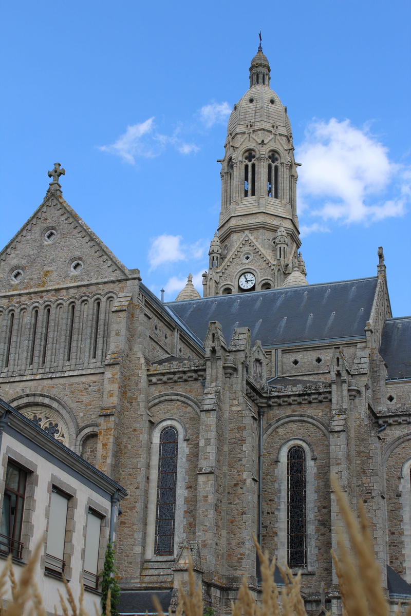 architecture, europe, day, history, belief, place of worship, spire, built structure, cloud - sky, construction, blue, catholic, saint-laurent-sur-sèvre