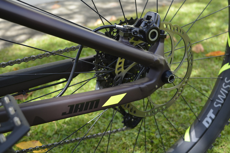 travel, nature, spoke, brake disc, mode of transportation, grass, wheel, tire, day, bicycle, connection, metal, selective focus, no people, close-up, 4K