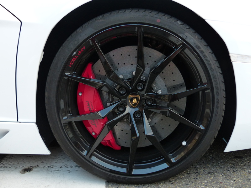 circle, Wheel, 4K, red, car, technology, outdoors, vehicle part, lamborghini, spoke, black Color, Disc Brake, Rim, tire, black, land Vehicle, brake, shape