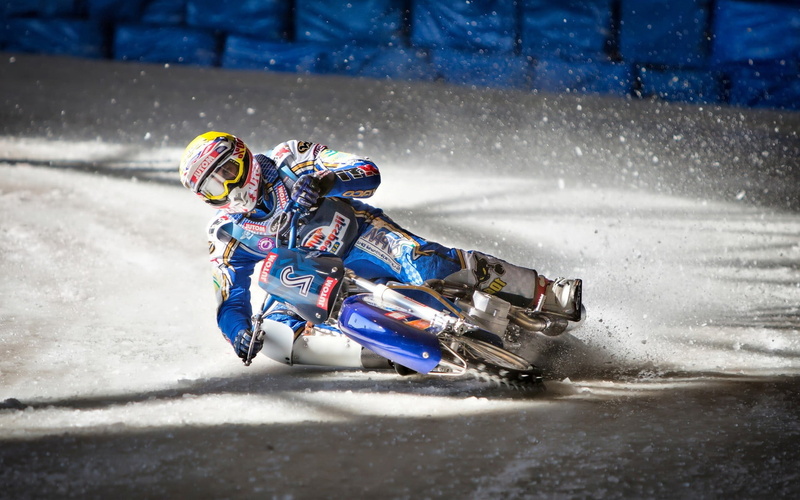 riding, clothing, helmet, one person, leisure activity, headwear, speed, winter, sport, games, warm clothing, nature, full length, outdoors, snow, motion