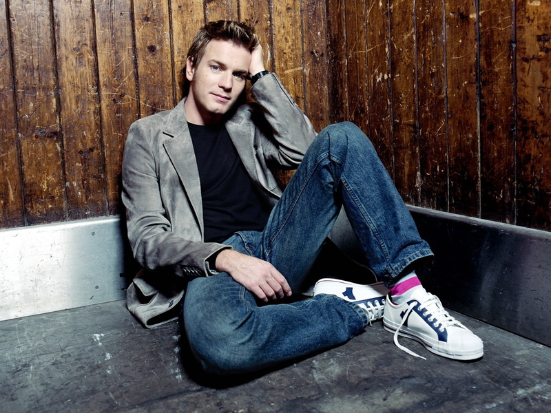 adolescence, full length, Brunette, portrait, outdoors, leisure activity, wall - building feature, men, teenager, warm clothing, Ewan mcgregor, scarf, hood - clothing