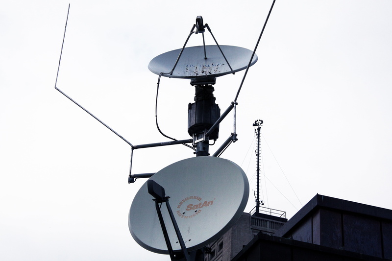 gray, television programme, astra satellites, lighting equipment, watch tv, no people, roof antenna, satellite broadcasting, building exterior, 4K, outdoors