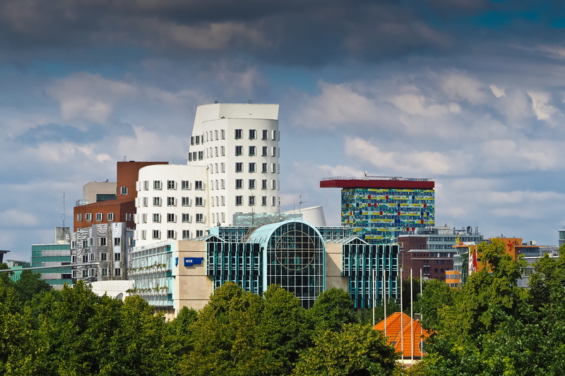 urban Scene, gehry, urban Skyline, modern architecture, no people, built Structure, nature, day, hauswand, bowever, dark clouds, tree, outdoors, media harbour