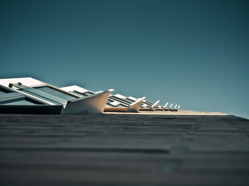 selective focus, city, gehry architecture, still life, urban, technology, sky, low angle shot, day, blue, window, business, gehry, houses facades, düsseldorf