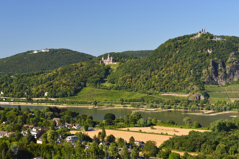 places of interest, no people, beauty in nature, dragon rock, sky, green color, scenics - nature, bonn, tranquility, dragon castle, environment, building exterior