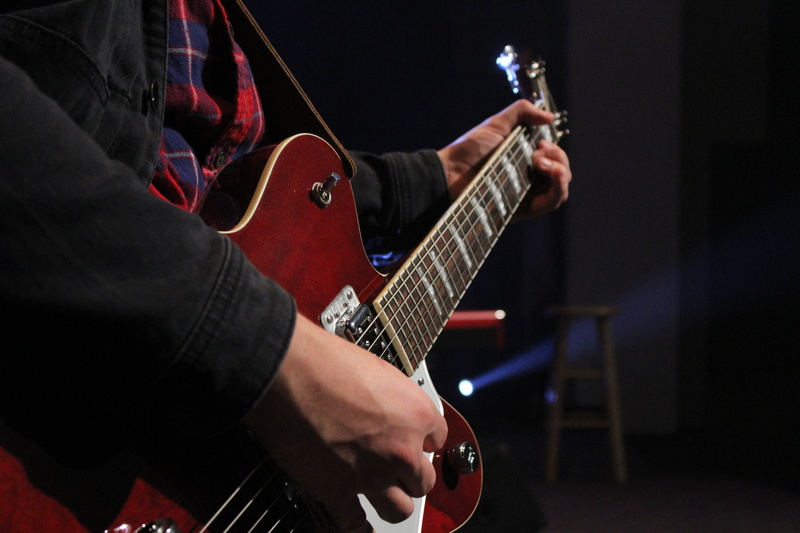 artist, hand, rock, performance, rock Music, guitar, nightlife, electric guitar, solo, 5K, performer, song, concert, band, stage, musical equipment, sound