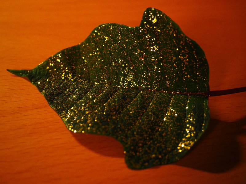 no people, fashion, leaf, shiny, ornament, mineral, illuminated, gold dust, shape, high angle view, 4K, decoration, wealth, christmas, gold, close-up