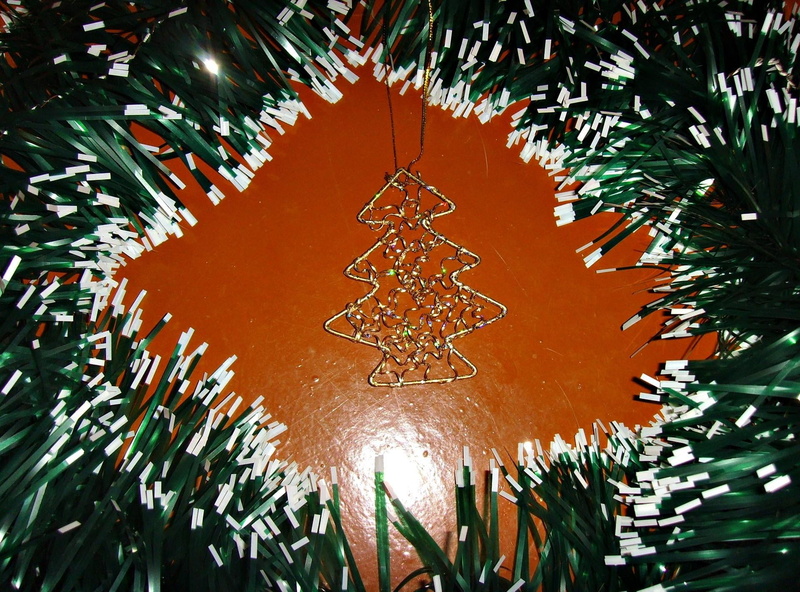 bright, tinsel, close-up, 1080P, defocused, no People, humor, low angle view, christmas, pattern, new Years Eve, holiday - event, glowing, shape, lighting equipment