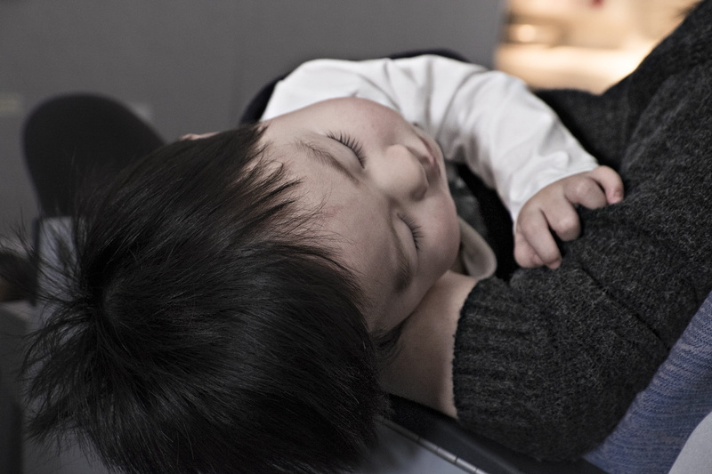 adult, 2K, young adult, sick, close-up, sleeping child, furniture, sleeping baby, cozy, lying down, parent, bedroom, waiting room, sleeping, brown hair