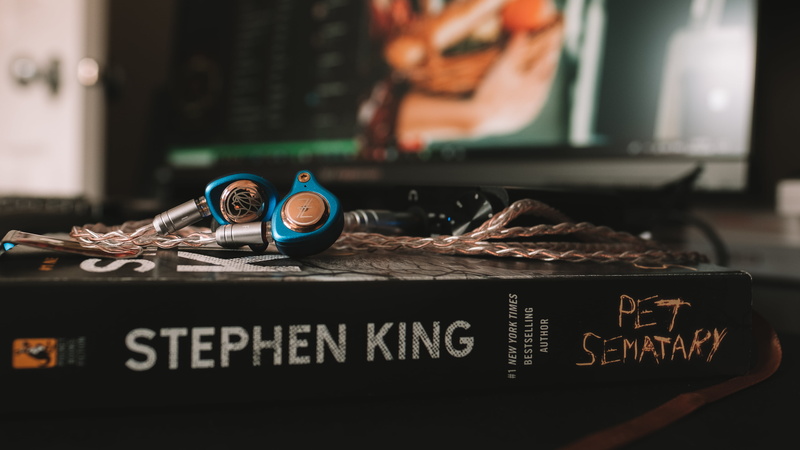 earphones, 4K, music, books, tech, photography, Stephen King