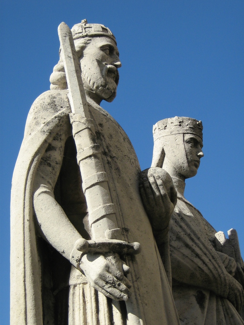 stephen king, ancient civilization, history, the past, representation, statue, st stephens, blue sky, low angle view, sky, day, clear sky, spirituality