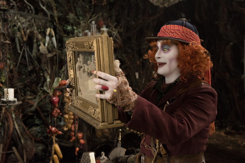 holding, clothing, lifestyles, hairstyle, 5K, young adult, waist up, real people, young women, hat, nature, adult, women, Alice Through the Looking Glass