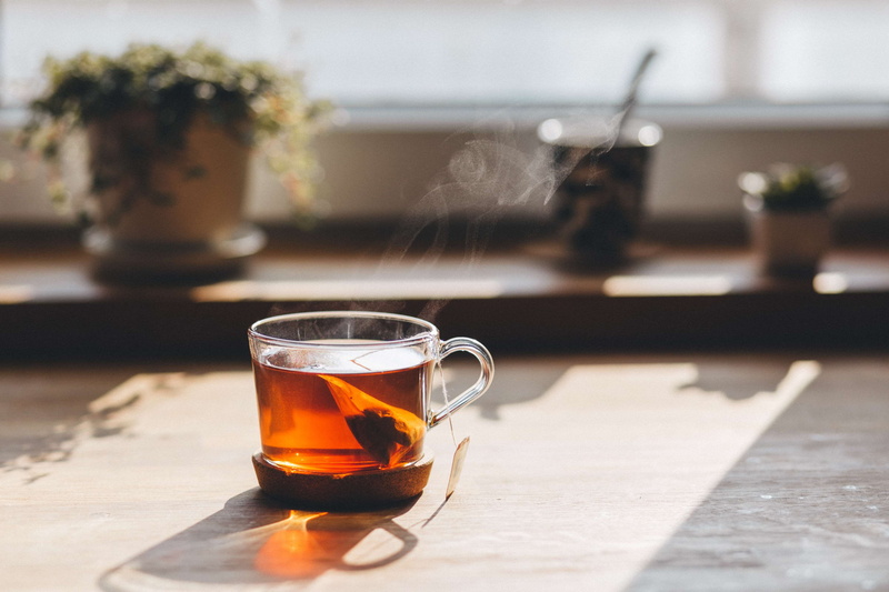 focus on foreground, black tea, pots, plant, hot, cup, drink, selective focus, drinking glass, sunlight, crockery, teacup, tea cup, household equipment
