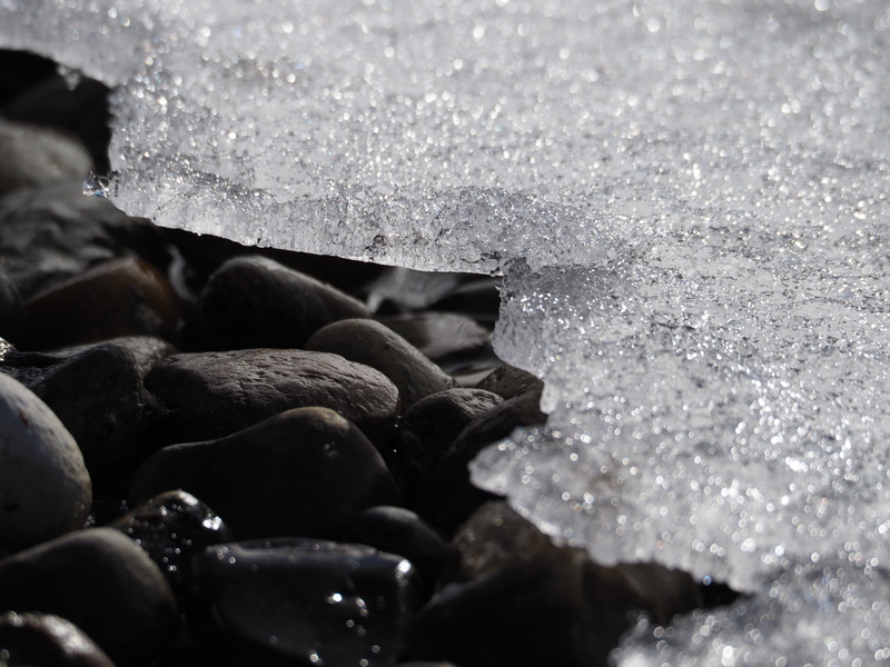 no people, beauty in nature, cold, sparkle, selective focus, day, water, pebble, snow, nature, full frame, 5K, winter, outdoors, ice, solid, stone, close-up