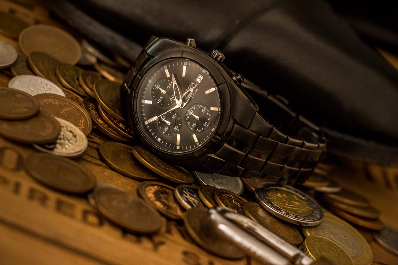 finance, instrument of time, montre, metal, table, minute, still life, watch, clock, pulsar, antique, lyon, vintage, money, minute hand, measurement