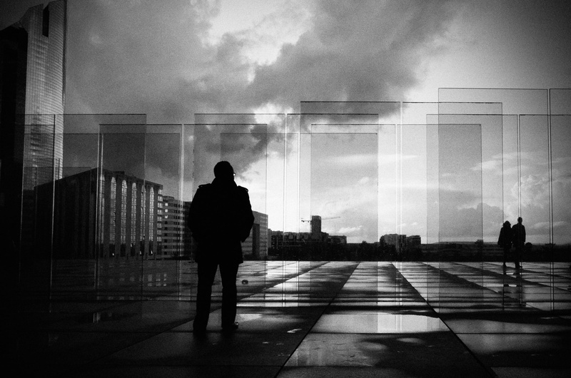 city, france, détective, walking, standing, architecture, lifestyles, la défense, 1080P, office building exterior, real people, silhouette, building, city life