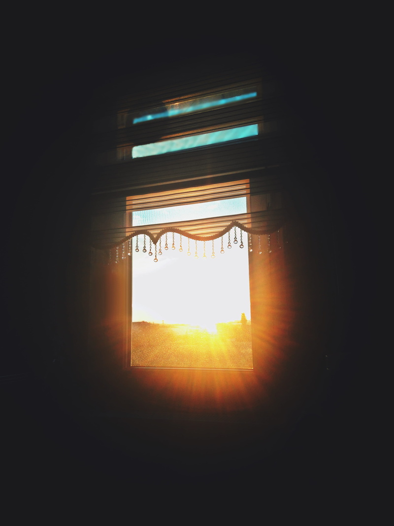 flare, ceiling, sunbeam, glass, no people, orange color, silhouette, pendant, blinds, copy space, sunlight, window pane, rays, illuminated, bright, building