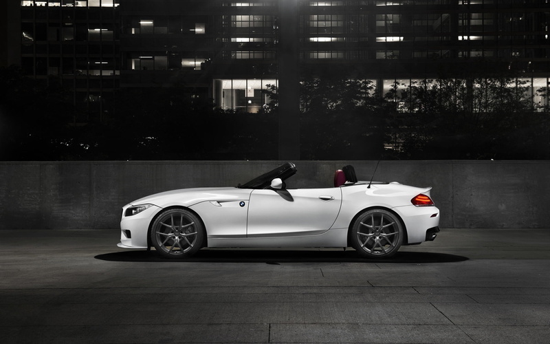 land Vehicle, architecture, car, night, technology, city, built structure, bmw z4, white, motor Vehicle, speed, outdoors, racecar, design, convertible