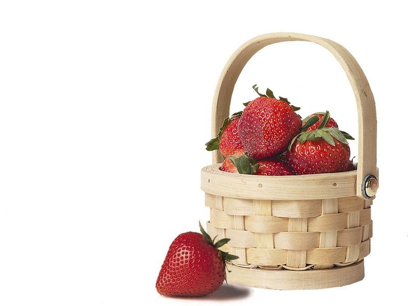 basket, berry fruit, copy space, 720P, red, freshness, studio shot, food, wellbeing, straw, still life, healthy eating, wicker, food and drink, indoors