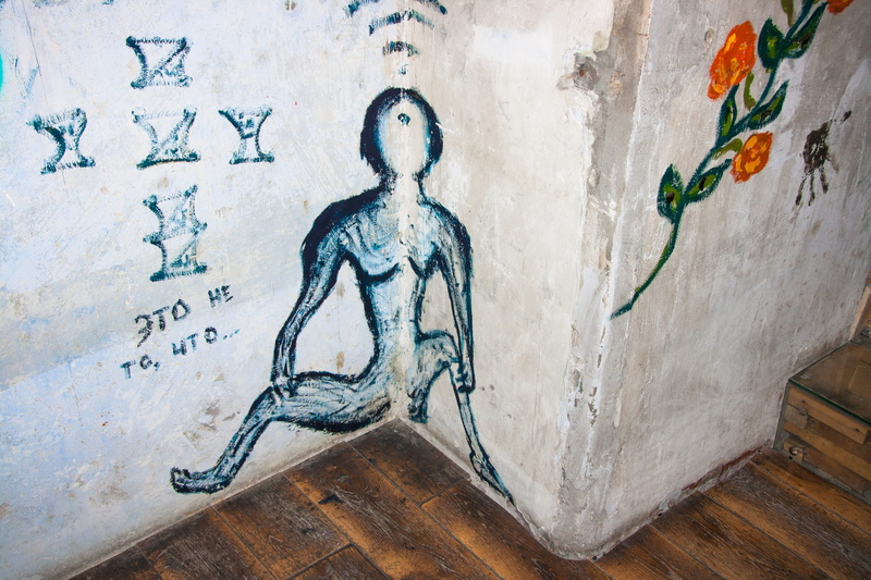 awareness, color, distressed, male likeness, built structure, textured, sculpture, no people, spirituality, realization, paint, graffiti, belief, rough