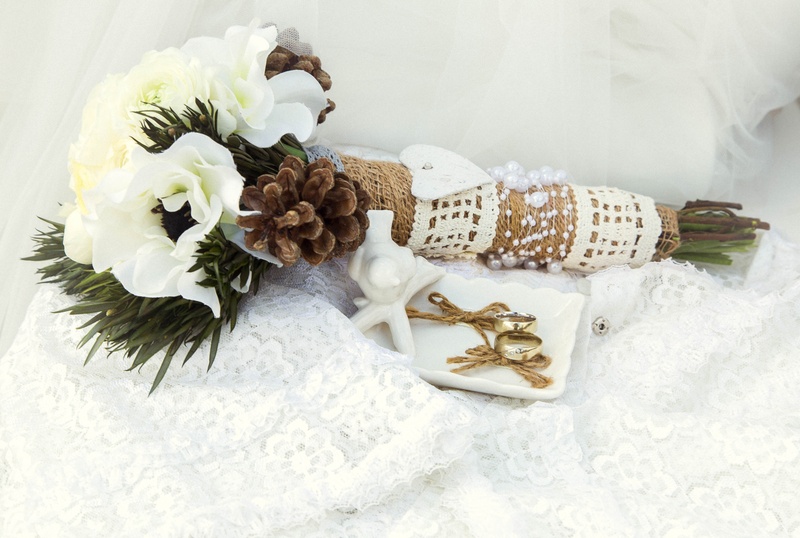 celebration event, bridal bouquet, nature, white, close-up, romantic, marriage, wedding rings, wedding, 5K, flowers, still life, marry, gold, variation