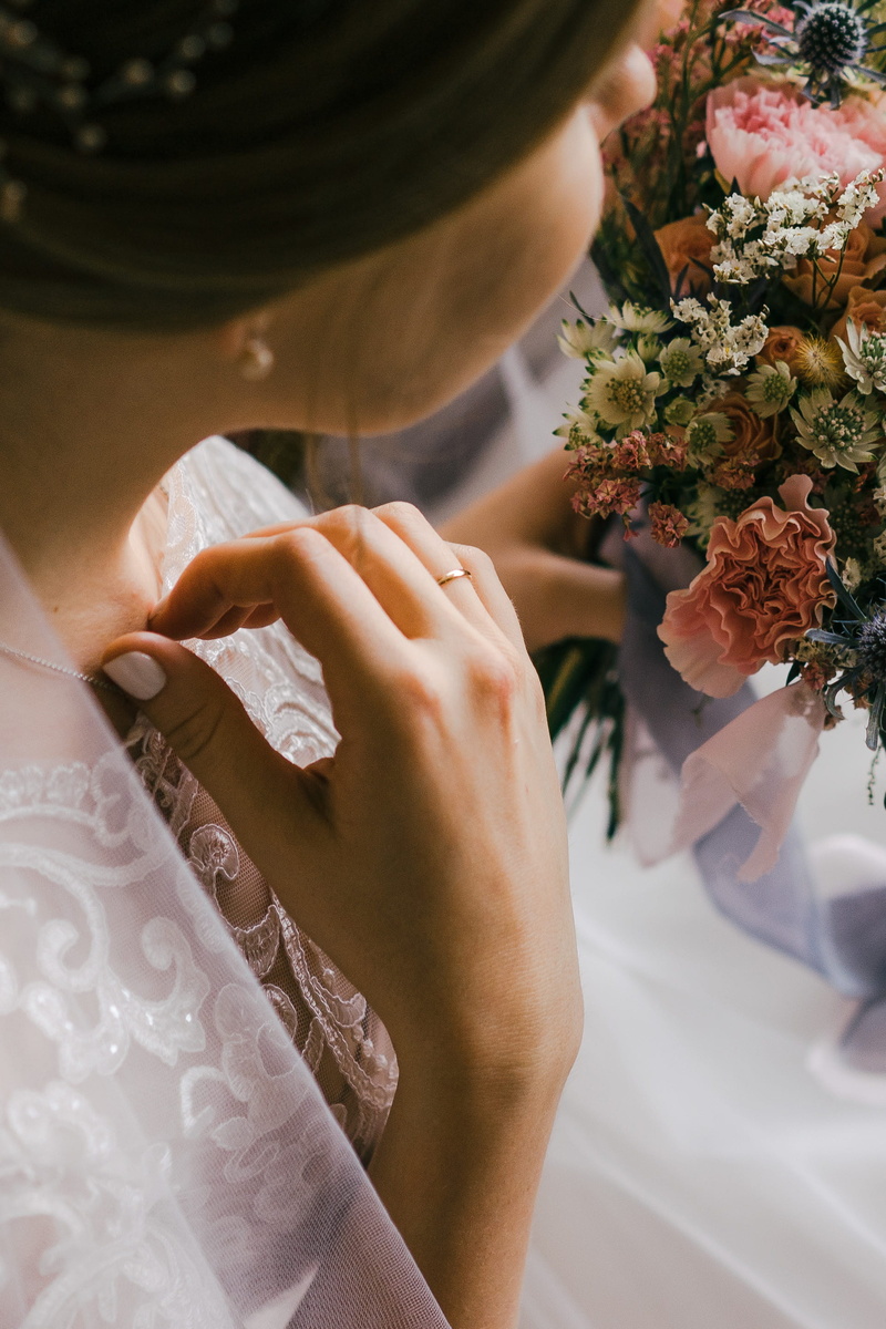 adult, luxury, holding, cultures, engagement, selective, people, elegance, wedding bouqet, rose - Flower, wedding dress, fashion, focus, bridal bouquet