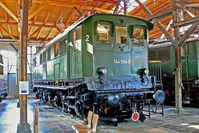 museum, industrial equipment, industry, train - vehicle, business, built structure, e 44-5, number, technology, br 144-5, metal, electric locomotive, no people