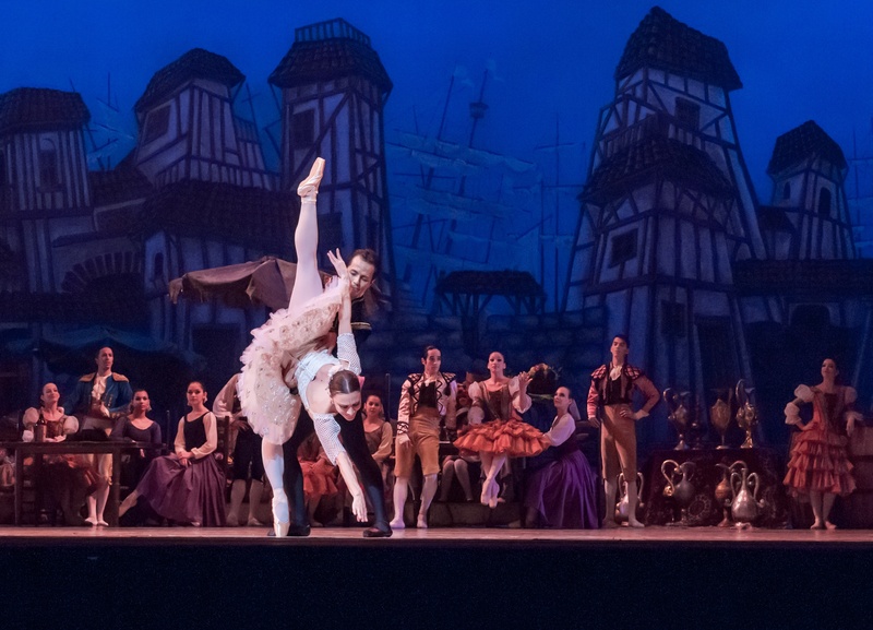 crowd, watching, production, costume, ballet, group, dancer, real people, elegant, venezuela, theater, graceful, adult, balance, group of people, show