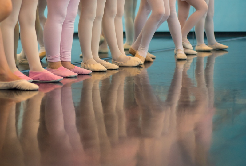 class, women, dancing, human foot, ballerinas, performance, reflection, dance studio, body part, practicing, dancer, ballet dancer, classic, human body part