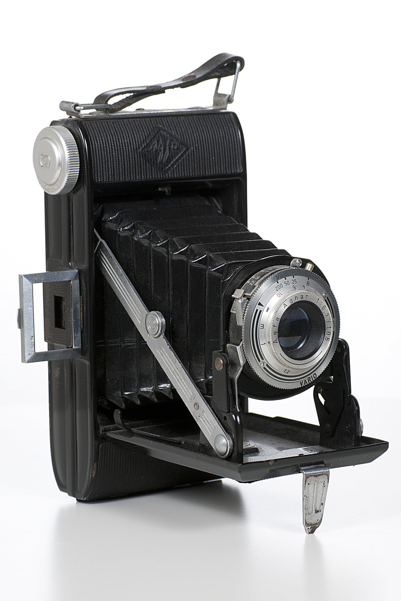 old camera, camera - photographic equipment, hipster, technology, cut out, single object, pretty, camera, digital camera, photography themes, old, black color