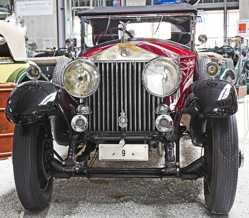 polished, car, 2K, oldtimer, architecture, street, emily, rolls-royce phantom 1, transportation, parking, 1926, retro styled, focus on foreground, gloss