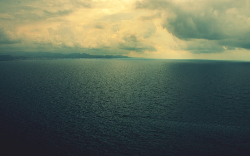 sky, idyllic, non-urban scene, cloud - sky, waterfront, outdoors, body, horizon over water, tranquility, tranquil scene, loneliness, boat, nature, scenics - nature