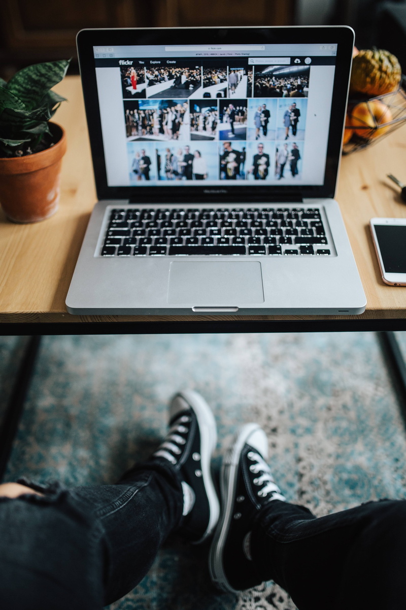 human leg, 5K, computer, human body part, black, keyboard, indoors, all star, computer Monitor, silver, wooden, high angle view, legs, Apple, feet, device screen