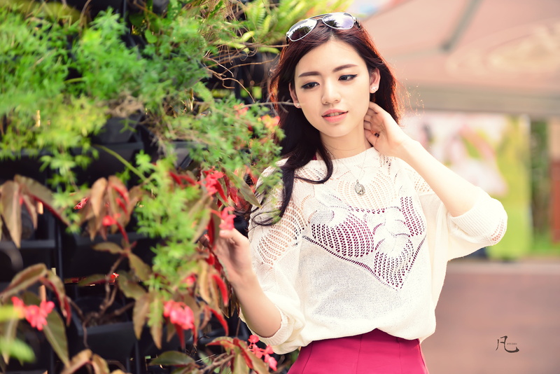 looking away, sunglasses, plants, depth of field, model, women, Kiki Hsieh, brunette, long hair, 5K, women outdoors