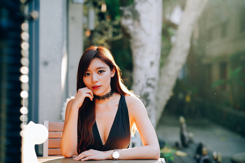 looking at viewer, black dress, Kiki Hsieh, depth of field, 2K, women outdoors, model, long hair, women, choker, brunette