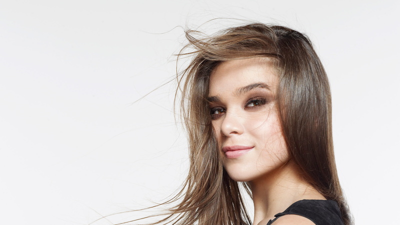 one person, close-up, human hair, portrait, 2K, young adult, young women, studio shot, brown hair, human face, white background, Hailee Steinfeld, copy space