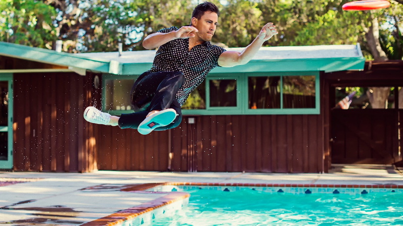 swimming pool, fun, water, pool, Channing Tatum, mid-air, black, outdoors, human arm, emotion, full length, 1080P, real people, positive emotion, lifestyles