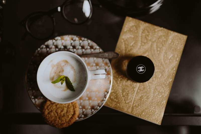 whipped cream, luxury, 2K, dairy product, glass, latte, sweet food, cup, drink, indoors, cage, healthy eating, coffee, close-up, indulgence, vola art of deco