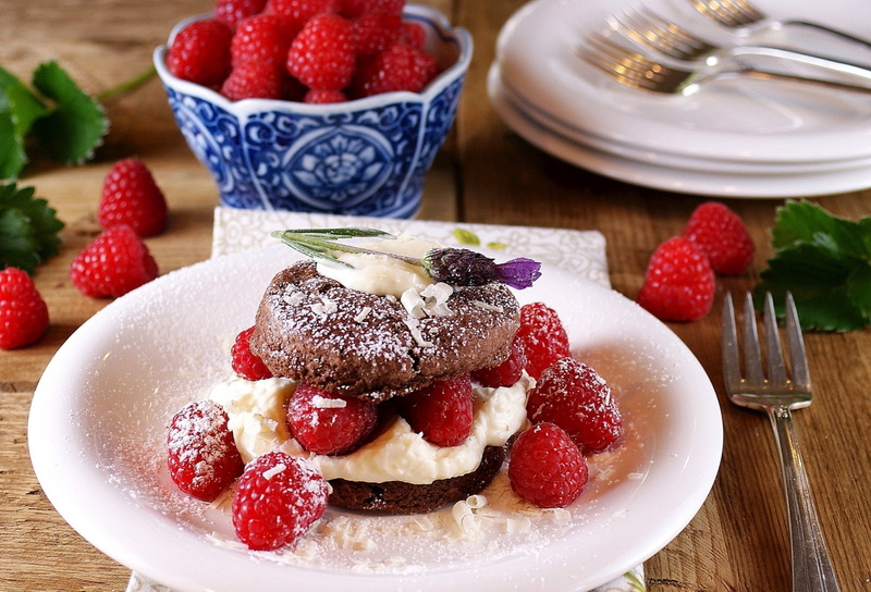 white, eating utensil, gourmet, indulgence, food, fruit, freshness, healthy eating, 1080P, sweet, snack, wood - Material, pastry, bakery, powdered sugar