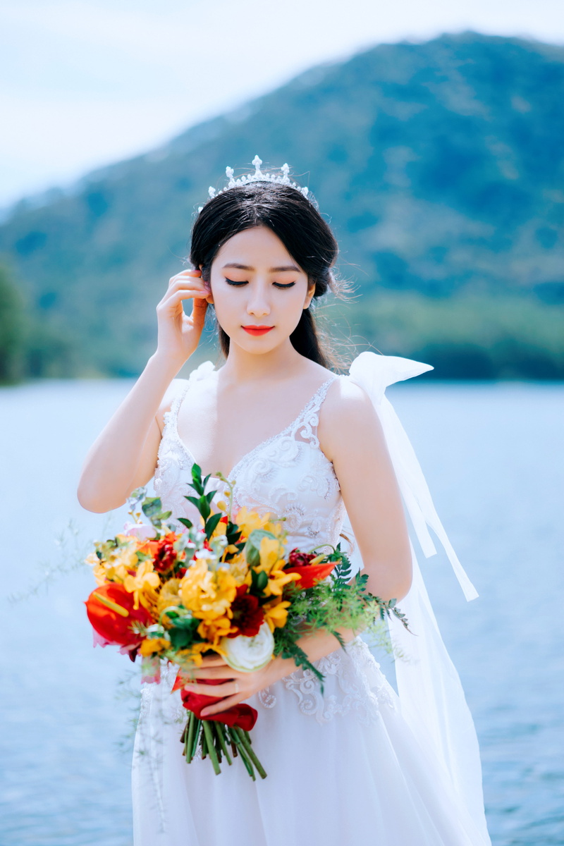 clothing, girl, one person, dress, flowers, fashion, flower arrangement, water, young, plant, front view, adult, nature, lifestyles, wedding gown, hair