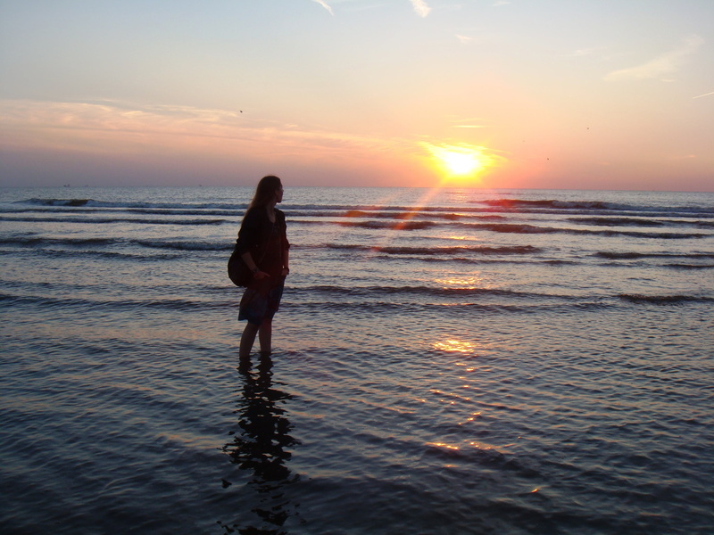 people, rest, horizon over water, brand, evening, woman, sky, holiday, women, one Person, silence, land, heaven, setting sun, outdoors, yellow, orange
