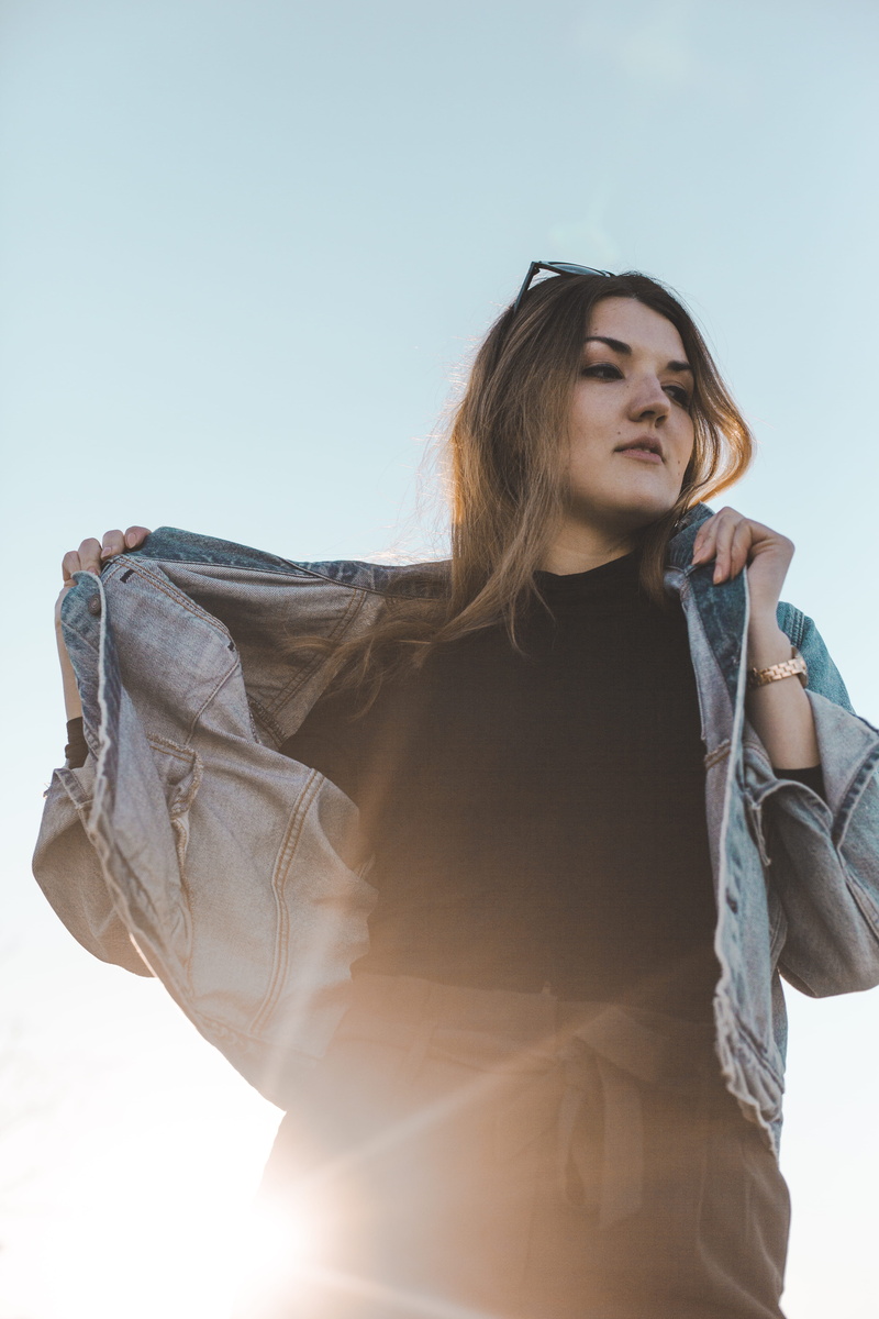 pretty, daylight, women, sunglasses, hairstyle, attractive, denim jacket, beautiful, style, sun ray, photoshoot, casual, model, 5K, female, watch, beautiful girl