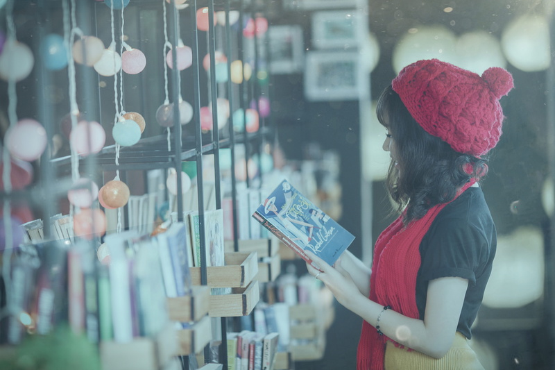 holding, girl, lovely, retail, shame, women, foot, smiling, appetite, retail display, nice picture, book, business, adult, girly, one person, beautiful women
