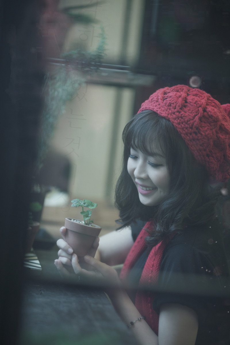 laugh, red lips, cup, beauty, appetite, fashion, beautiful, females, smiling, day, foot, white skin, refreshment, warm clothing, pretty picture, mug, clothing