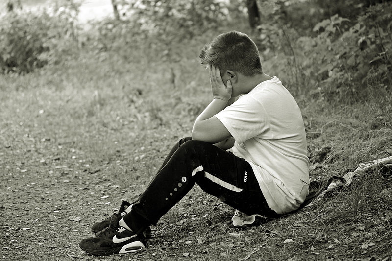 face, side view, at a distance, men, forest, alone, contemplation, disappointed, thoughtful, depression - sadness, want to be left in peace, sitting, want to be alone