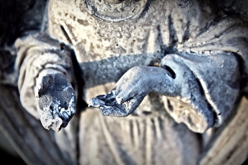 selective focus, light, rest, mood, sculpture, frozen, subconscious mind, peace, statue, mourning, die, winter, rusty, god, garden, atmosphere, textured