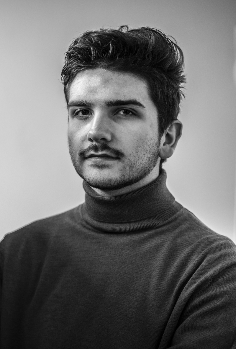 hair, head, headshot, haircut, black and white, hairstyle, beautiful people, t-shirt, face, young men, casual clothing, neck, close-up, selfie, jaw, photography