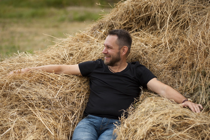 rural scene, sleeved, wear, black, farm, t-shirt, men, male, crew, person, neck, wearing, plant, real people, t, leisure activity, outdoors, man, land