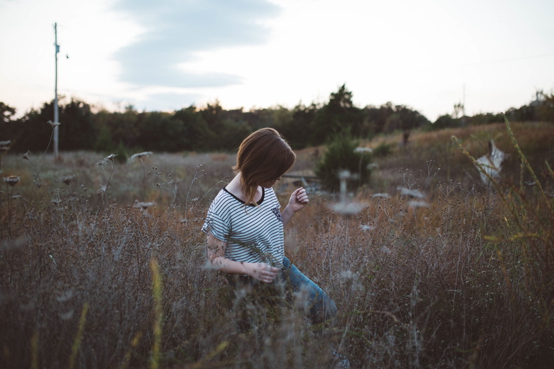 one Person, young women, rural Scene, shirt, color Image, sky, summer, field, white, t, T-shirt, childhood, children Only, woman, real people, time Of Day